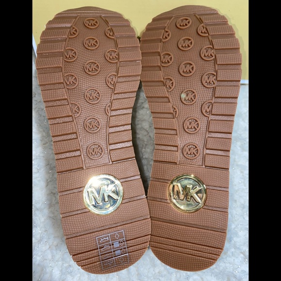 MICHAEL KORS SIGNATURE “MADDY” LEATHER DESIGNER TRAINING SHOES - Picture 8 of 9